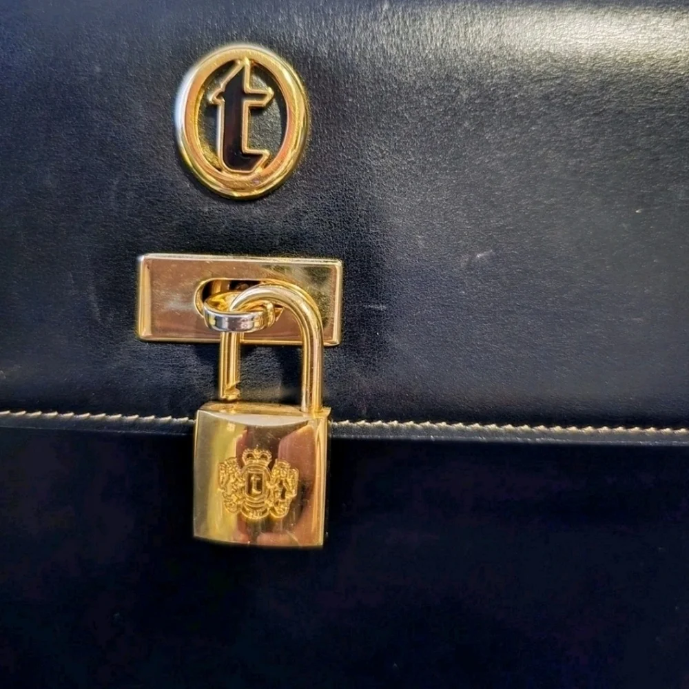 A. Textoni Black Leather Handbag With Lock